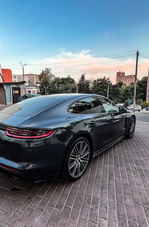 Porsche Panamera, вид сзади